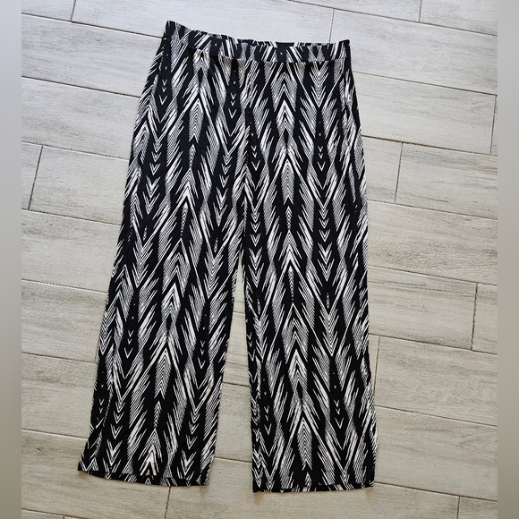 Chicos Travelers Pants - Picture 2 of 5